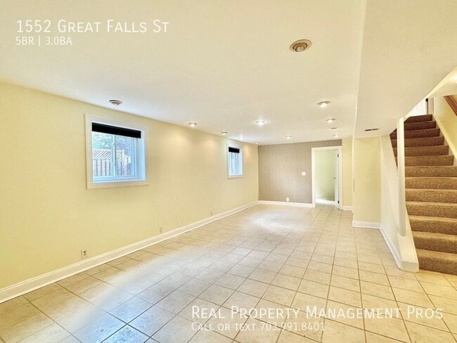 Building Photo - 1552 Great Falls St