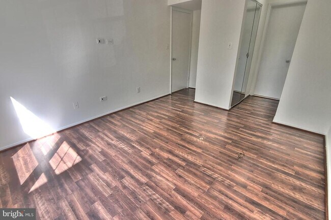 Building Photo - 1702 Ascot Way