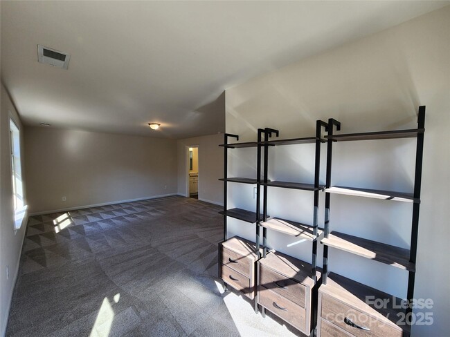 Building Photo - 326 Sadie Dr