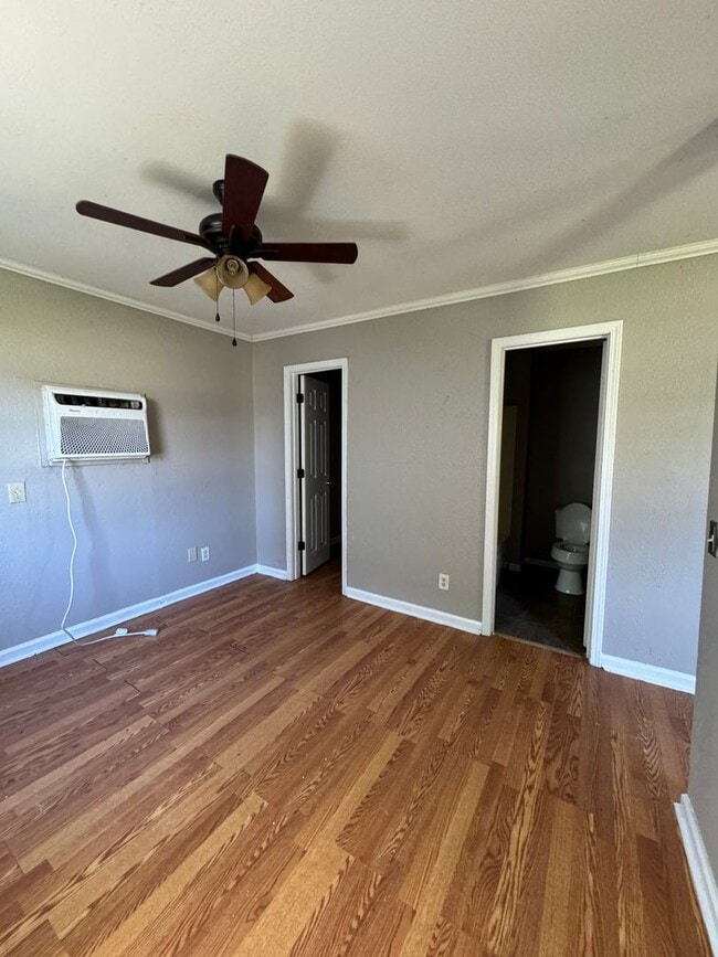Building Photo - 1 Bed / 1 Bath in Bono Available Now