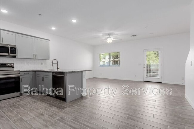 Building Photo - 1318 S 105th Pl