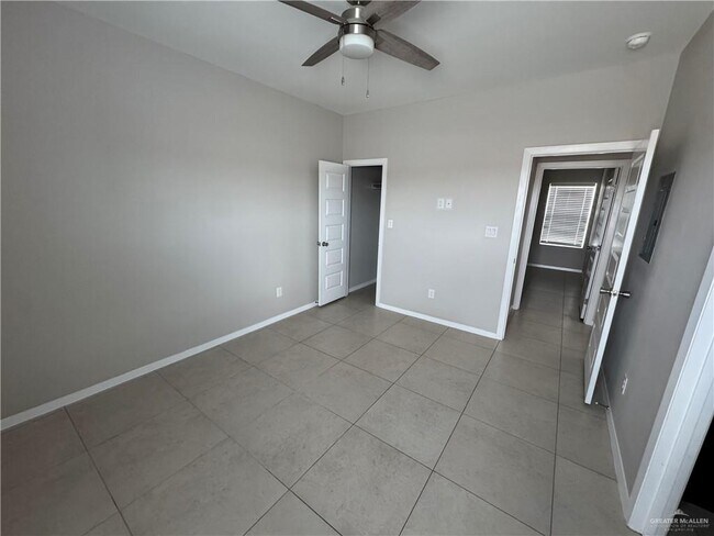 Building Photo - 3413 S Mia Ln