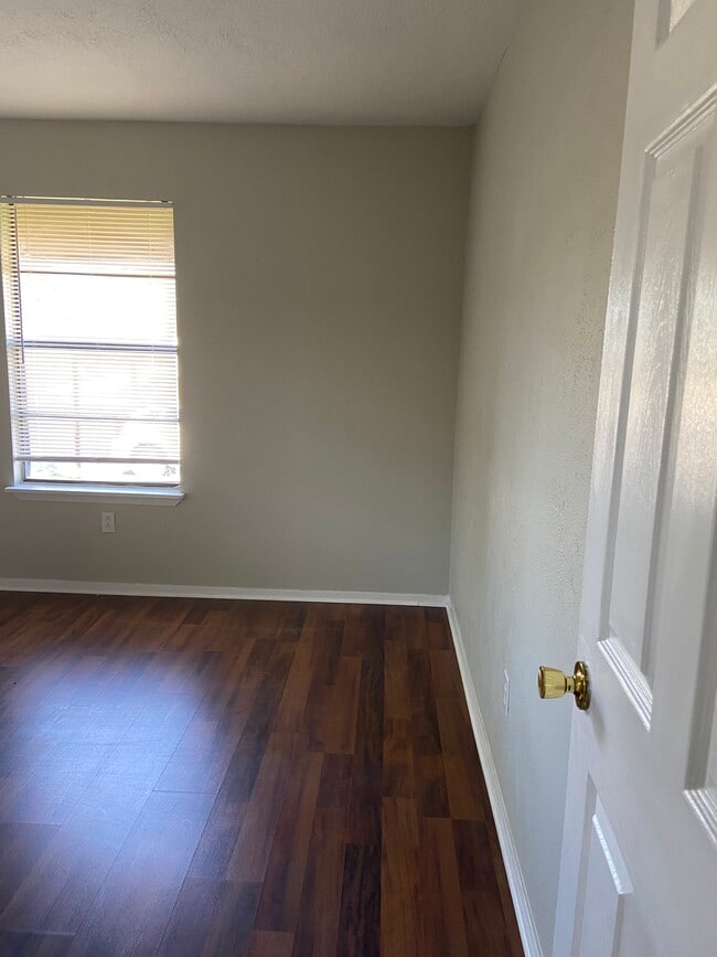 Building Photo - 1406 Goliad St