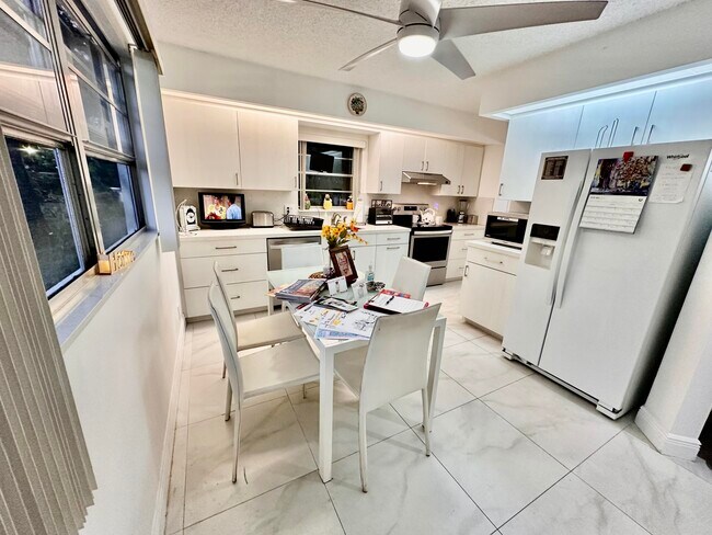 Building Photo - 1801 Eleuthera Point