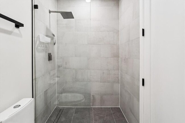 Building Photo - 517 Montana Ave NE