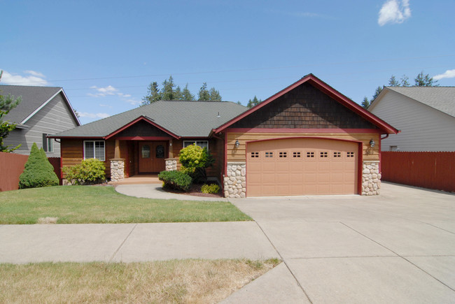 Primary Photo - Beautiful North Albany Home