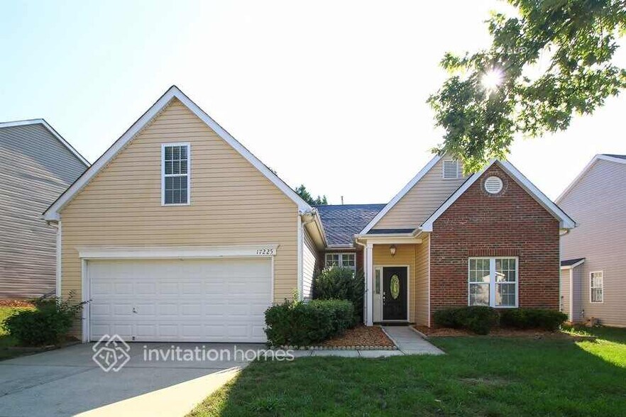 Primary Photo - 17225 Commons Crossing Dr