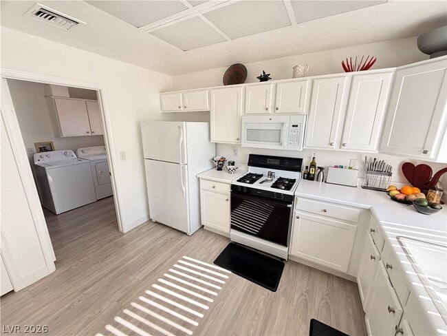 Building Photo - 9605 Sundial Dr