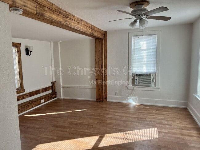 Building Photo - 537 1/2 Bucklin St