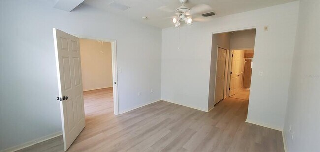 Building Photo - 3757 Parkridge Cir