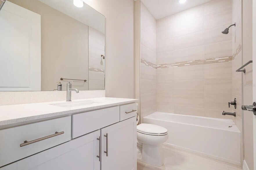 Building Photo - 2175 Darley Oak Way