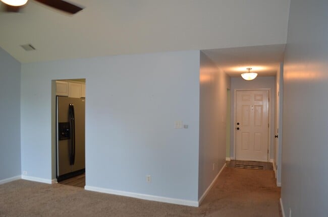 Building Photo - 638 Devon Rd