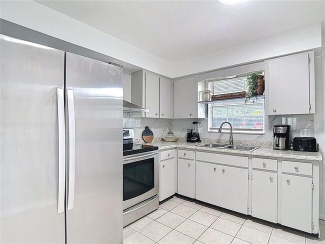 Building Photo - 220 Southeast Jefferson Cir N