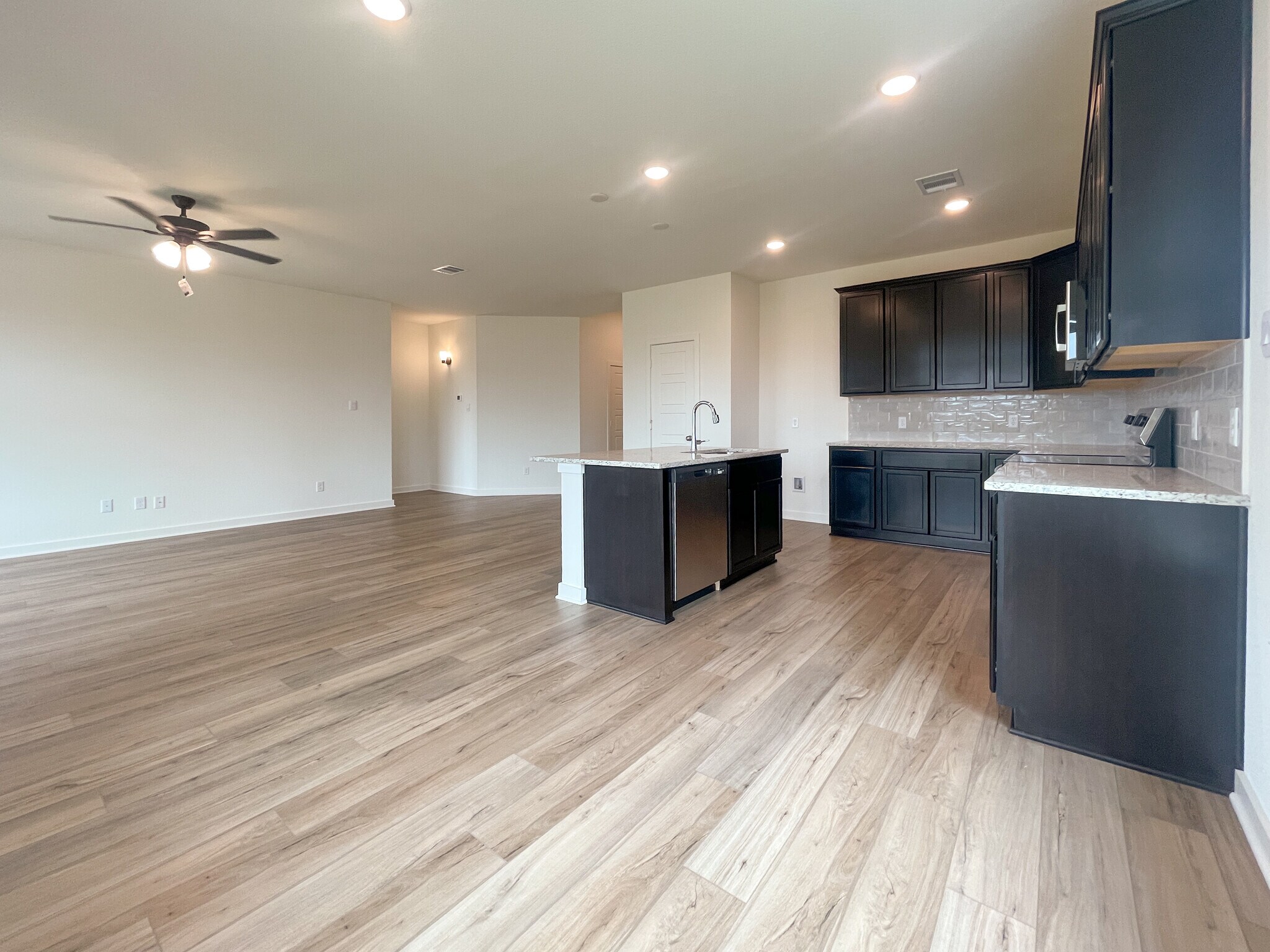 Building Photo - 6912 Llano Dr