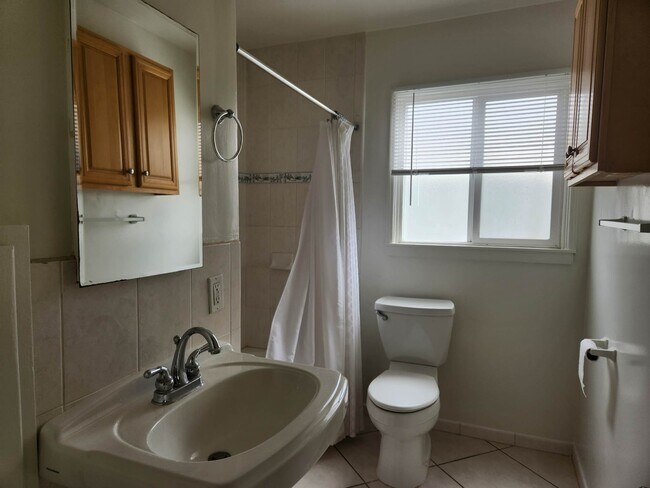 Building Photo - 330 Avenida Cabrillo