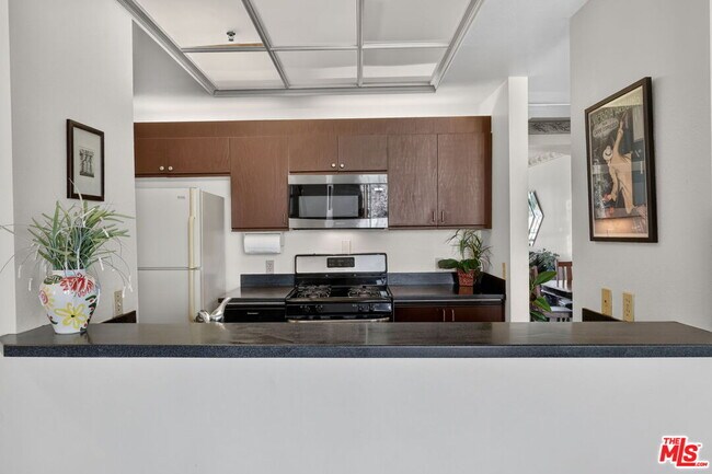 Building Photo - 3561 Clarington Ave