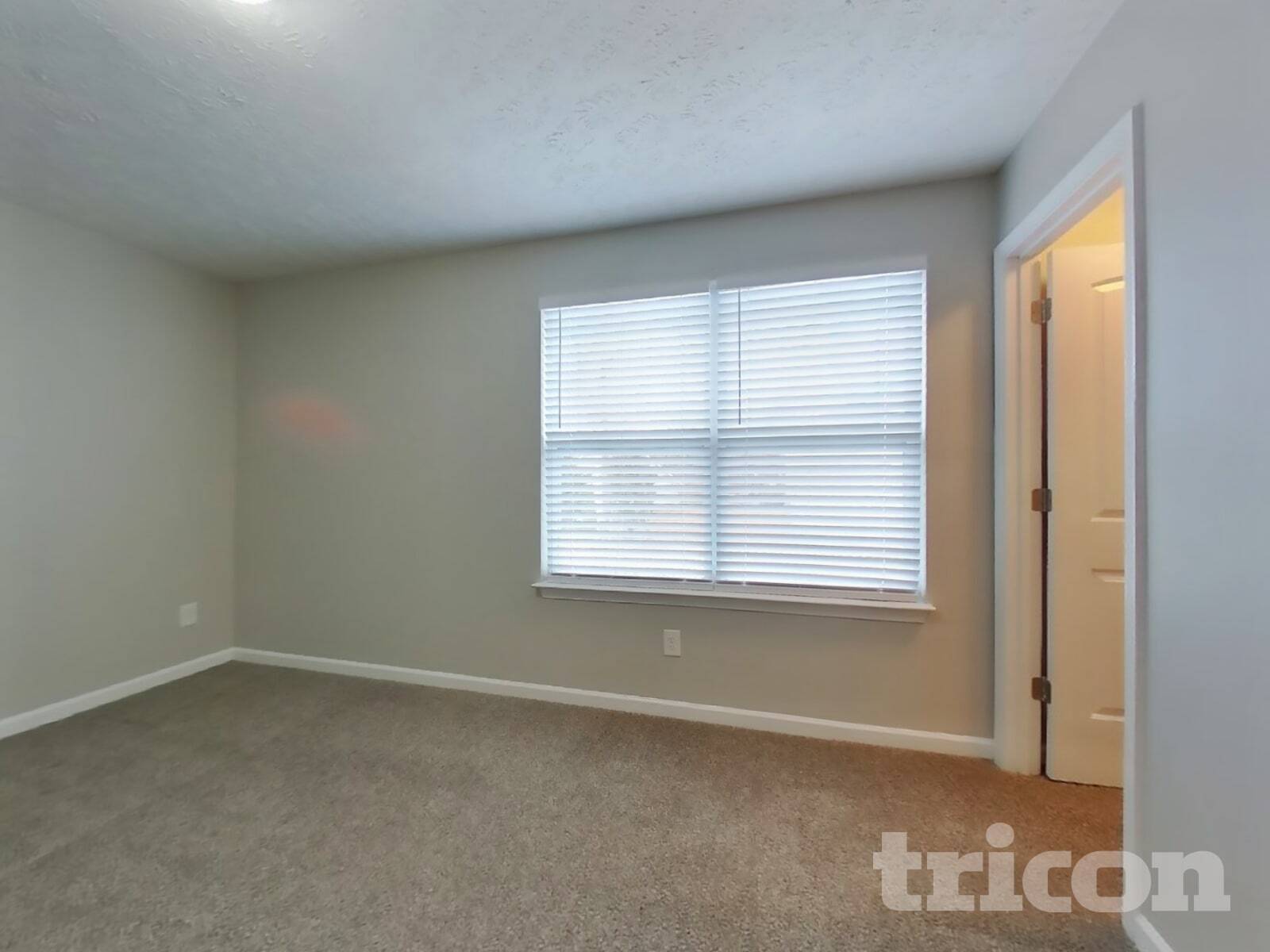 Building Photo - 1301 Rainglen Cove
