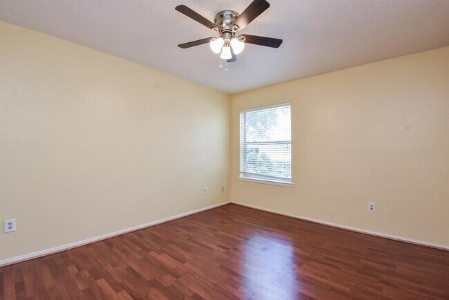 Building Photo - 10555 Turtlewood Ct