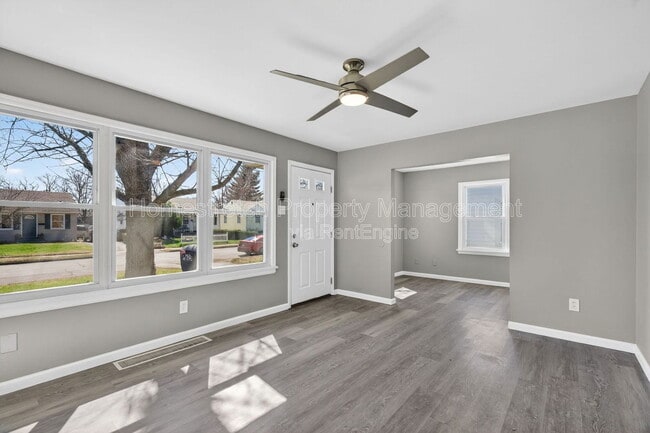 Building Photo - 9625 Theodosia Ave