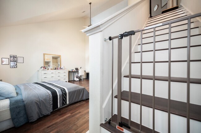 Building Photo - 1823 Blue Water Bay Dr