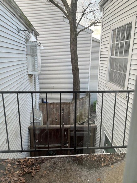 Building Photo - 9809 Richmond Ave.