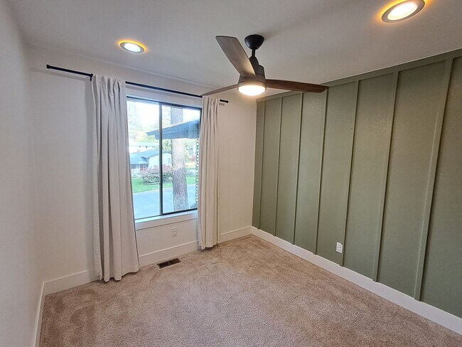 Building Photo - $3,200 -5 Bed / 3 Bath- Home with Fully Fe...