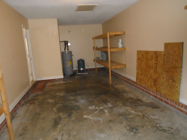 Building Photo - 3 bedroom in Hope Mills!