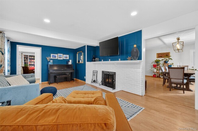 Building Photo - 22 Blossom Hill Dr