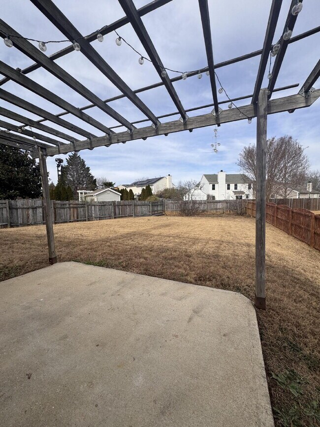 Building Photo - Spacious 3BR Home with Large Fenced Yard – Prime Simpsonville Location!