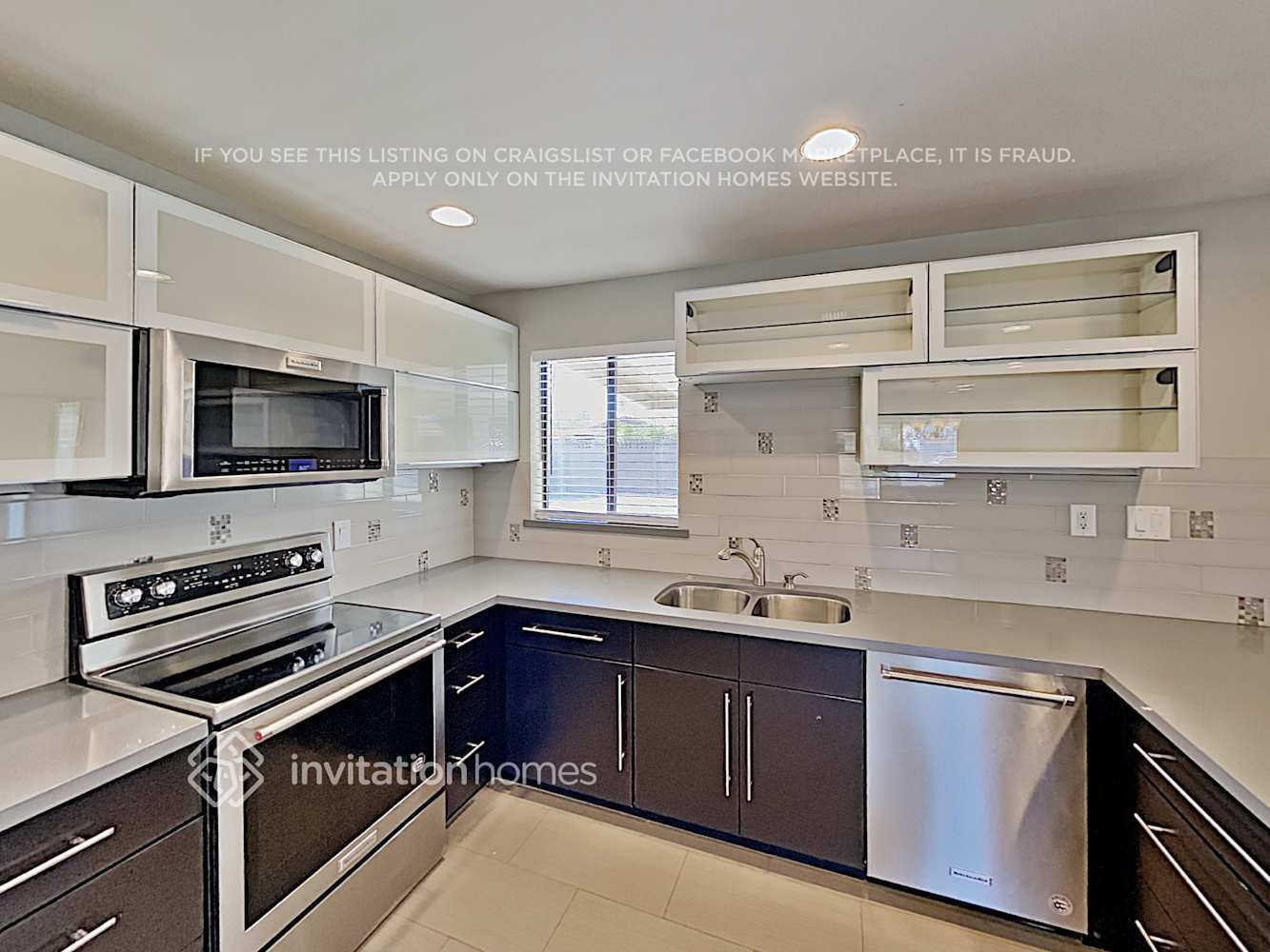 Building Photo - 1117 E Alameda Dr