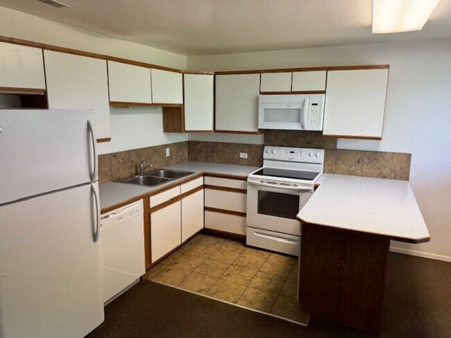 Building Photo - 2-Bedroom Apartment, Close to BYU campus