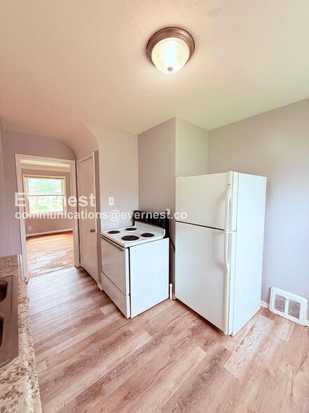 Building Photo - 17137 Ontario St