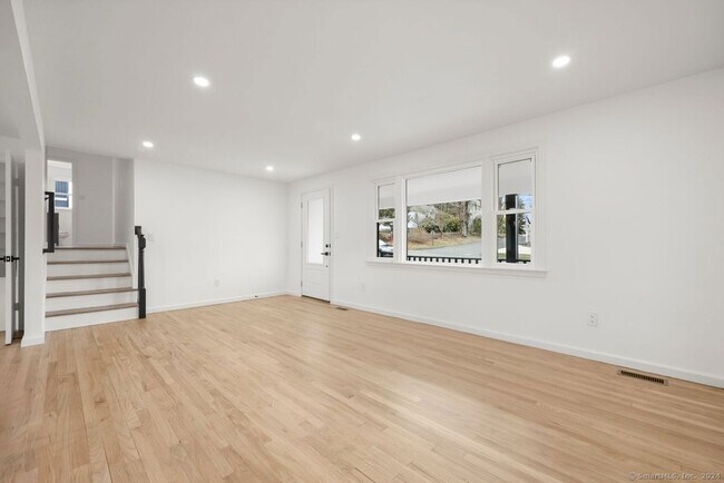 Building Photo - 141 Ridgewood Dr