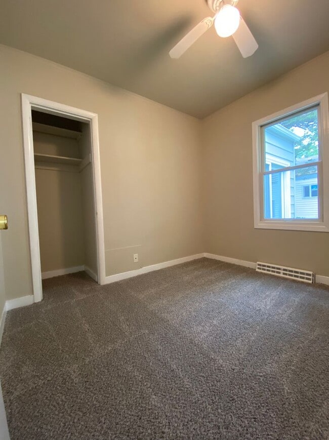 Building Photo - Renovated 3 bedroom/1bath ranch style home