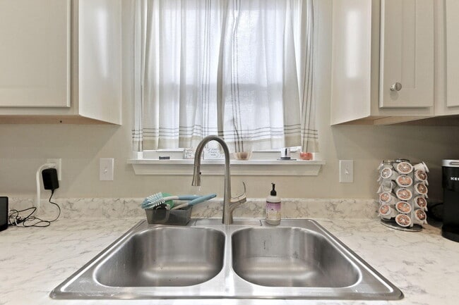 Building Photo - 5524 Sweetgum Cir