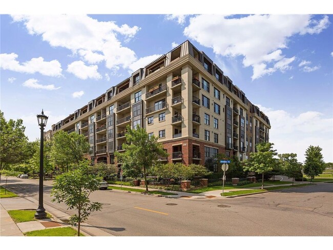 Building Photo - 317 Groveland Ave