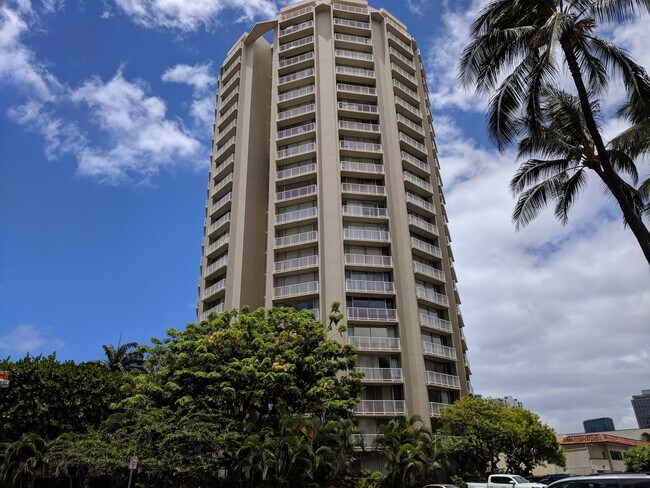 Building Photo - 750 Amana St