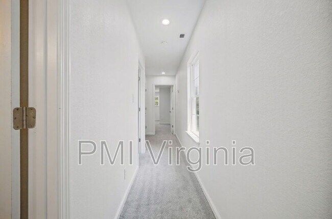 Building Photo - 105 Gilmerton Ave