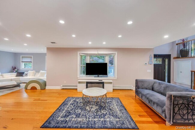 Building Photo - 4 2nd St