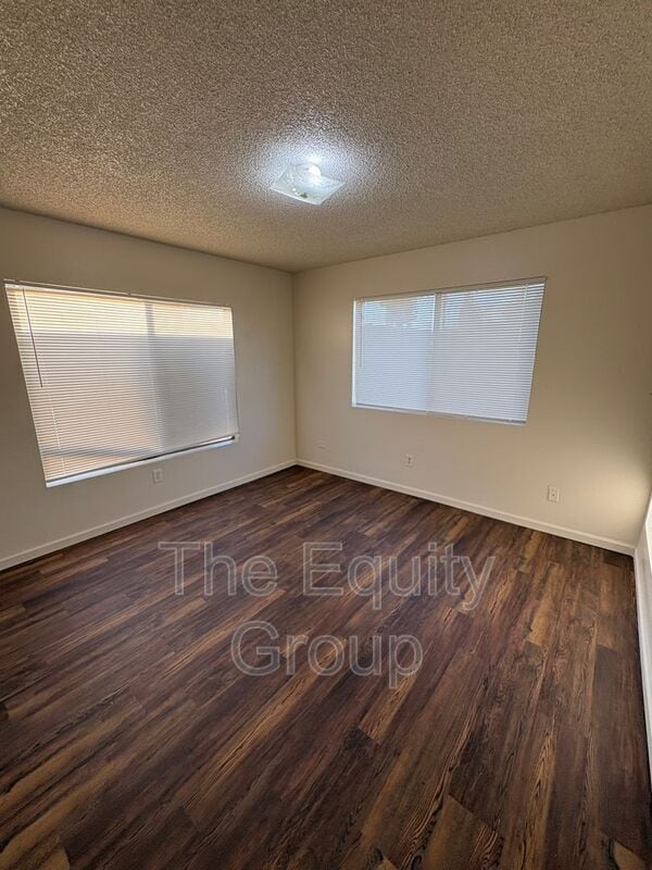 Building Photo - 310 1/2 N Park Street