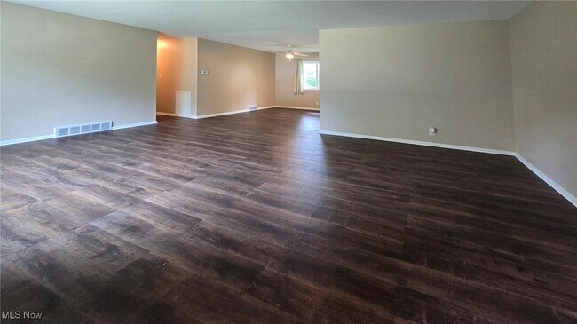 Building Photo - 6862 Westview Dr