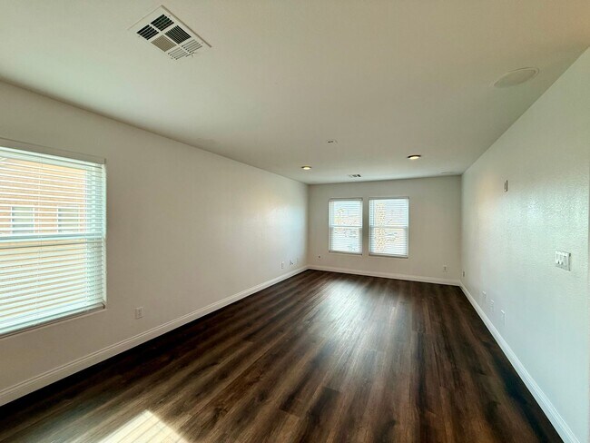 Building Photo - COMING SOON 5/BD 3/BA Home W/ Expansive Yard, Solar Panels, and No Rear Neighbors!