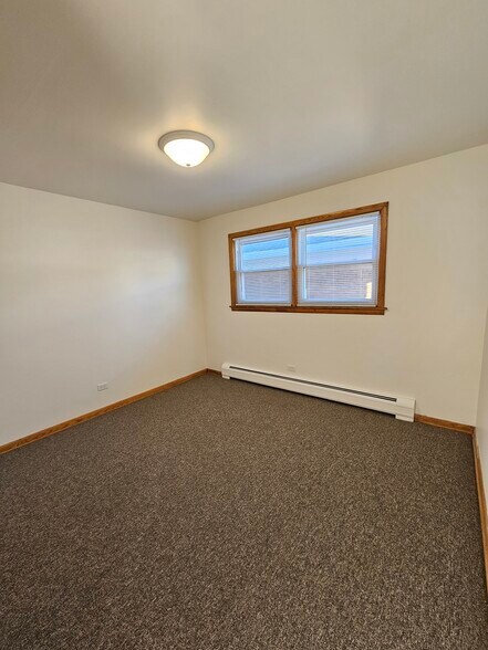 Building Photo - 6313 W Montrose Ave