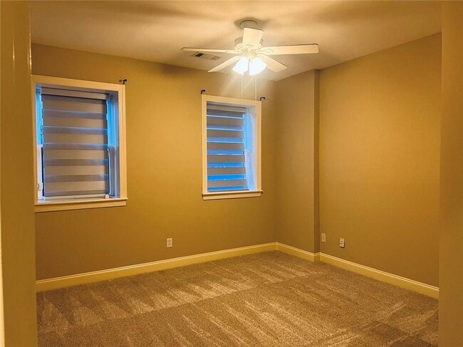 Building Photo - 144 W Ridge Way