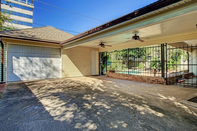 Building Photo - 12630 Trail Hollow Dr