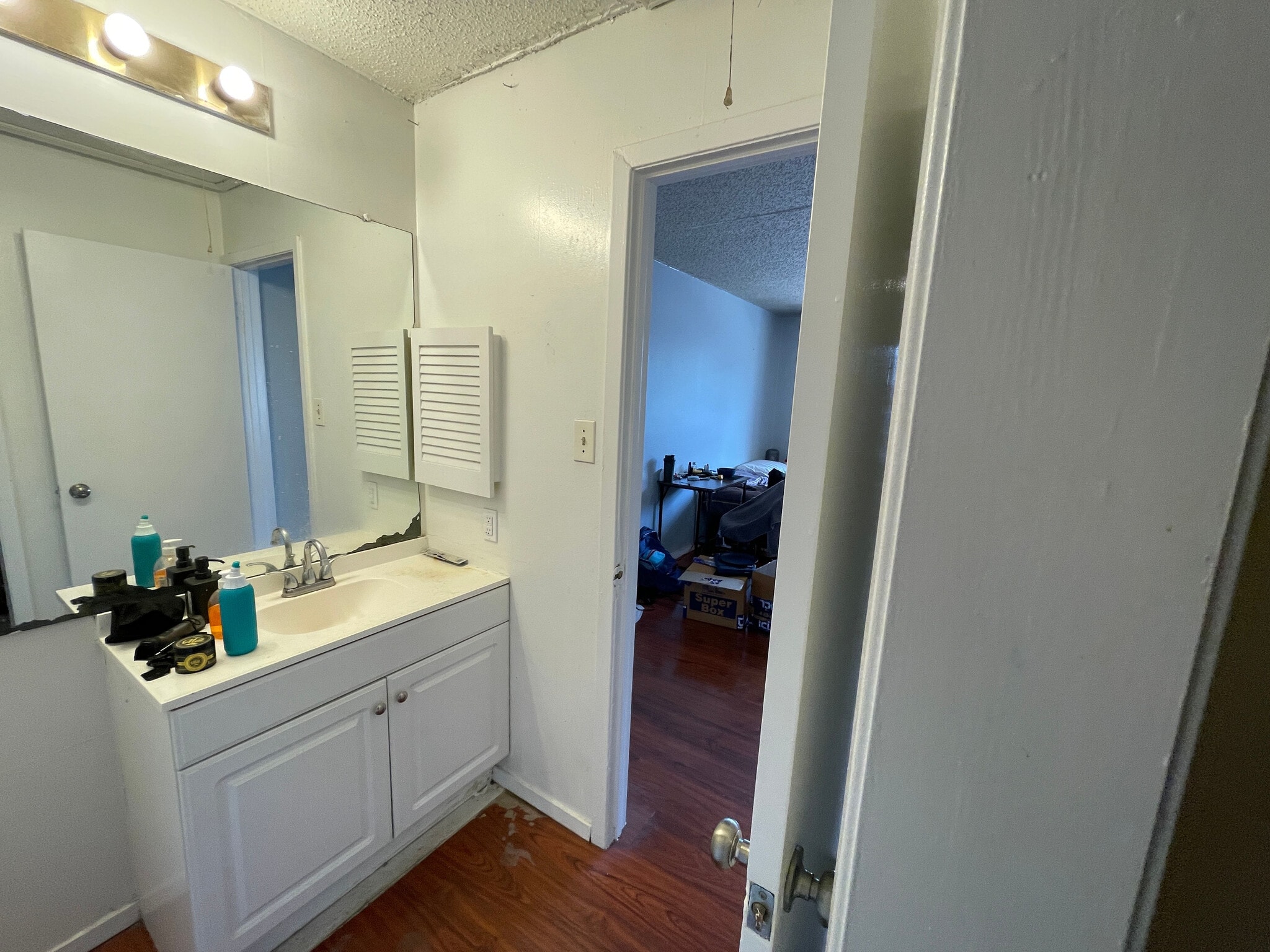 Building Photo - Room in Apartment on West Loop