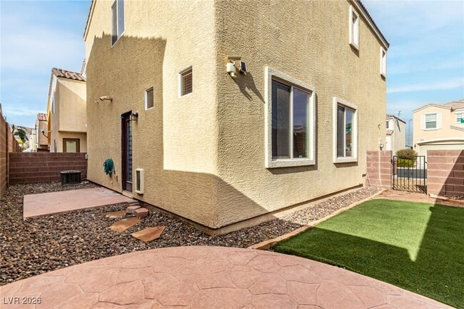 Building Photo - 9207 Onesto Ave