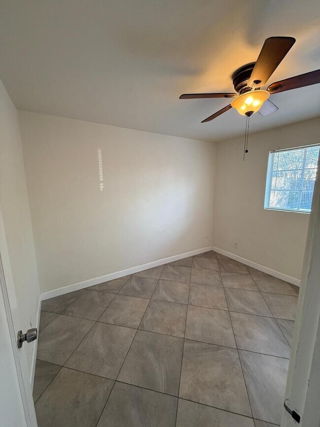 Building Photo - 41 E Woodward Dr