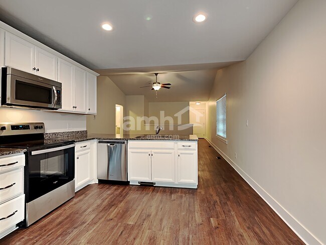 Building Photo - 1742 E Shadow Dr