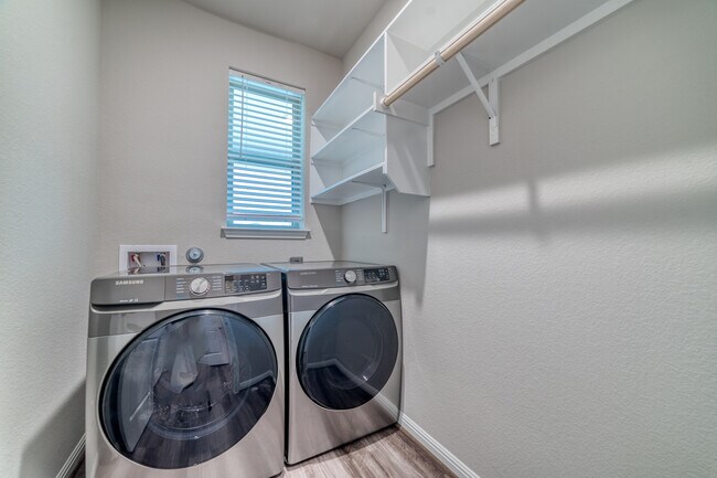 Building Photo - 101 Red Cedar Ct